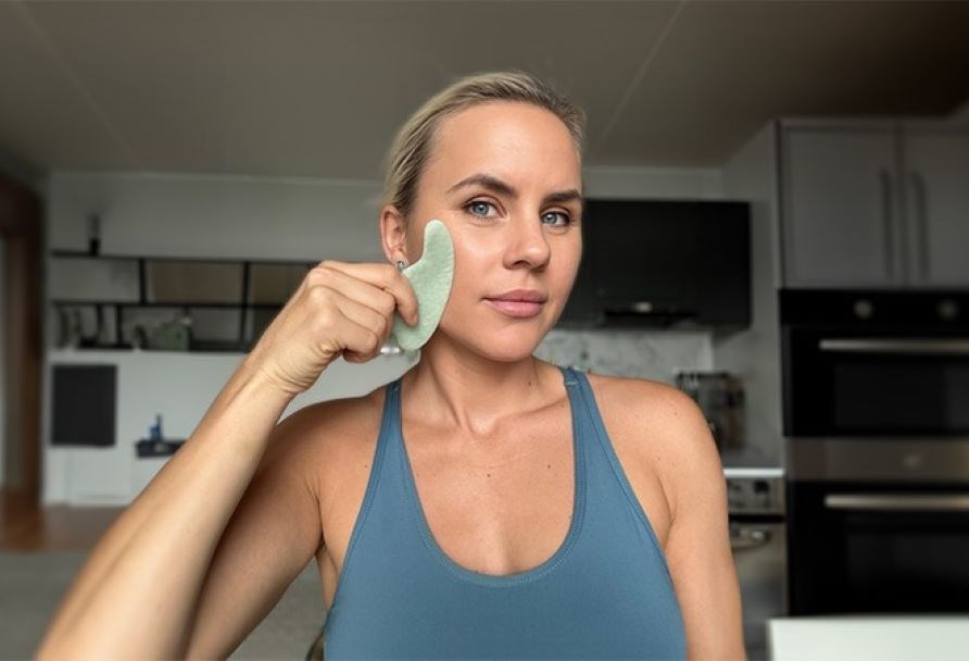 Sundhedsinspiratoren Susanna Jungbloms ansigtsmassage.